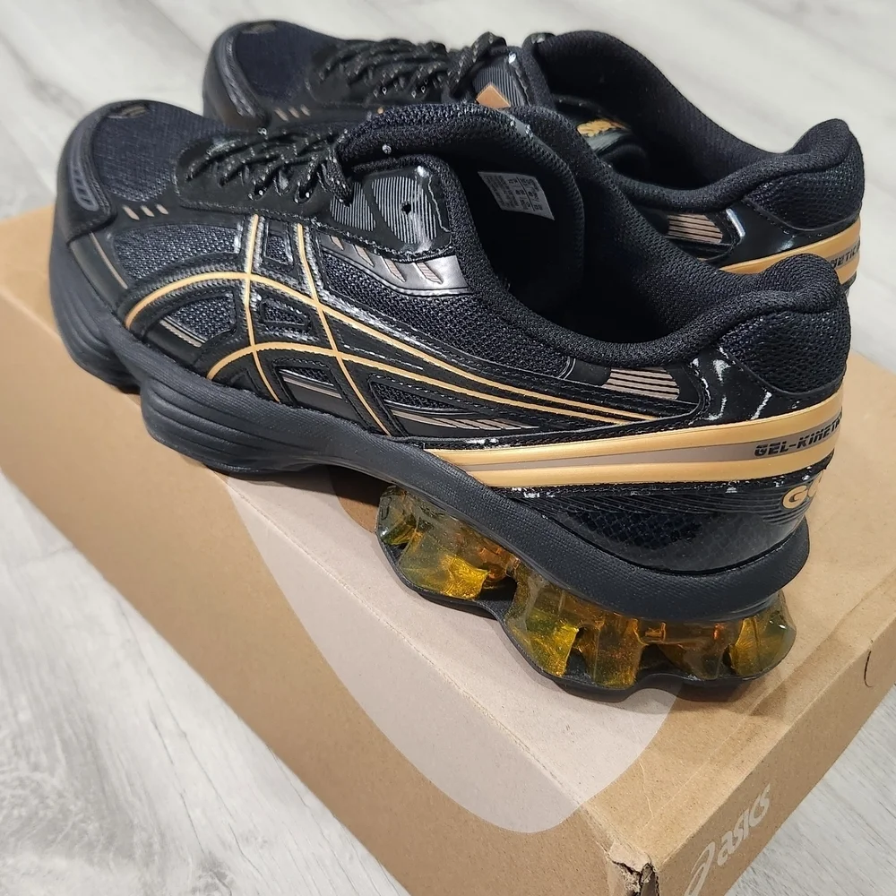 ASICS Men's Black and Gold Running Shoes. Size 9.0